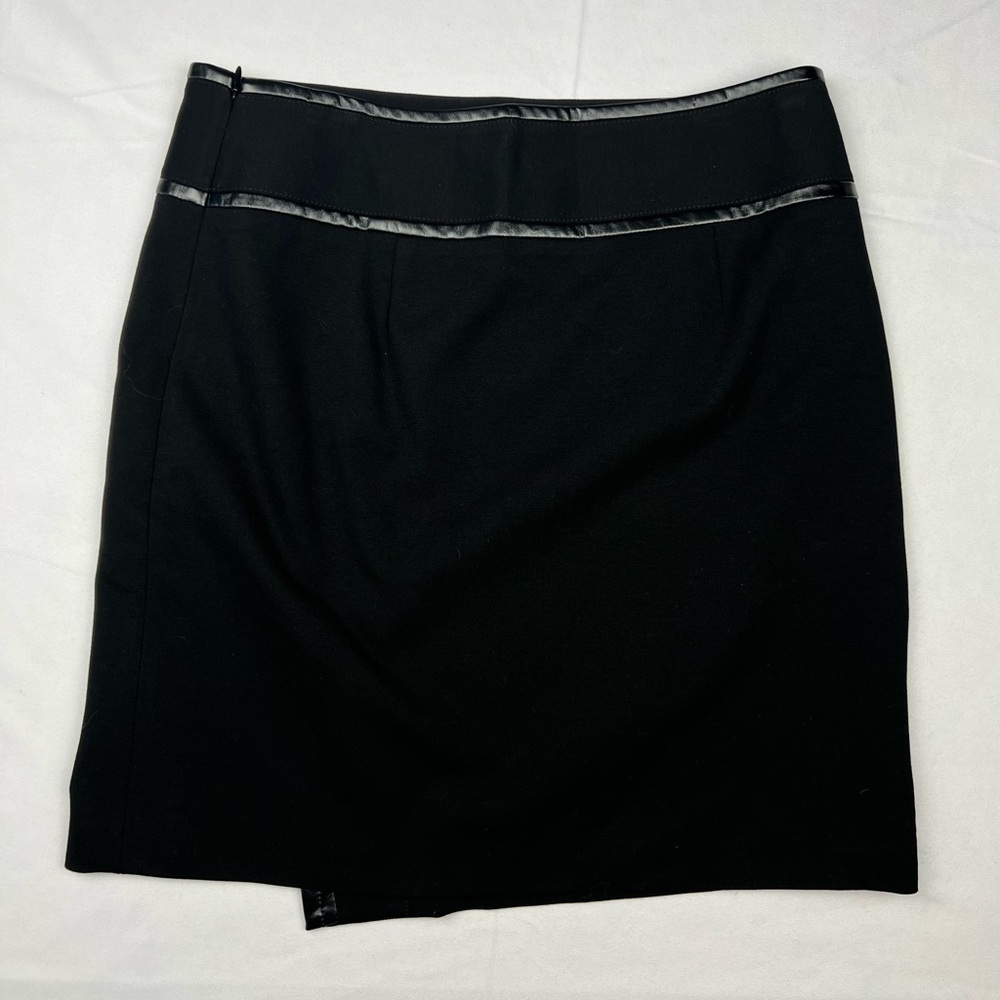 New WHBM Wrap Mini Skirt Faux Leather Trim Black Sz 6 White House Black Market - Picture 6 of 7